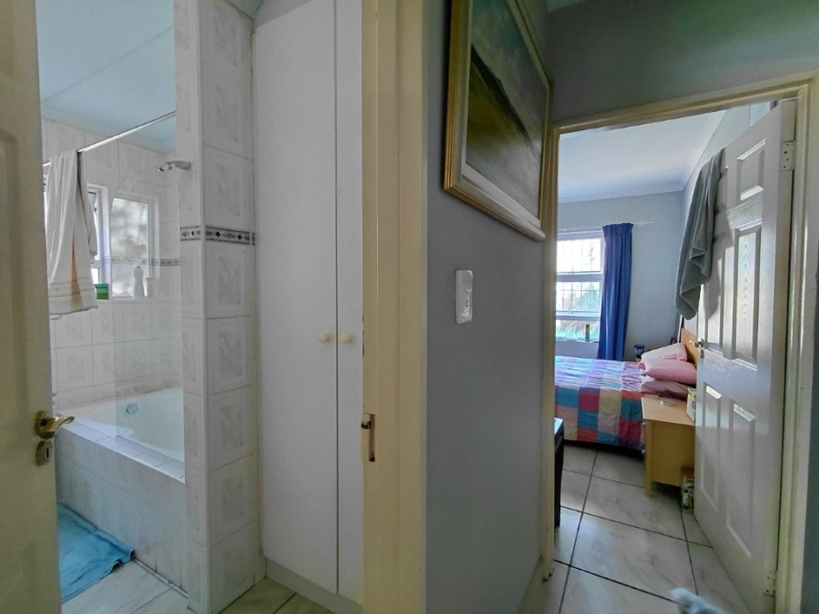 5 Bedroom Property for Sale in Penhill Western Cape